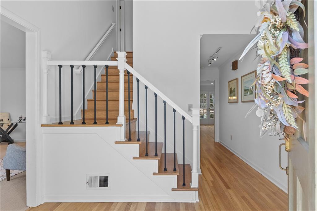 1056 Dunhill Drive SE