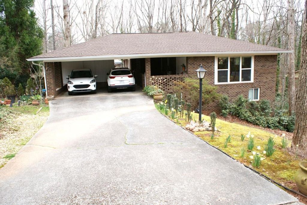 Photo of 1146 Lakeshore Drive, Gainesville, GA 30501 (MLS # 7728531)