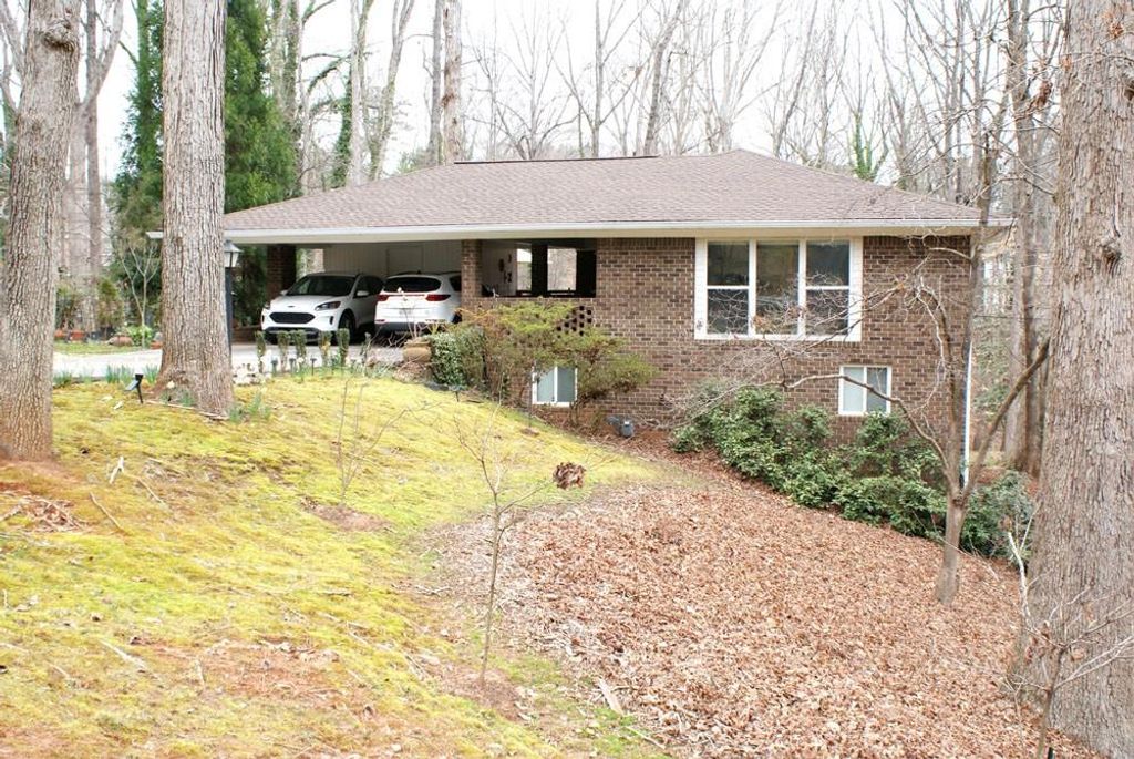 Photo of 1146 Lakeshore Drive, Gainesville, GA 30501 (MLS # 7728531)