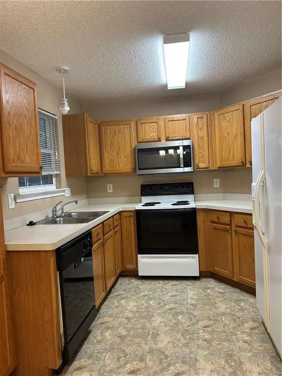 Canton, Georgia 30114, United States, 2 Bedrooms Bedrooms, ,2 BathroomsBathrooms,Residential,Active,180675