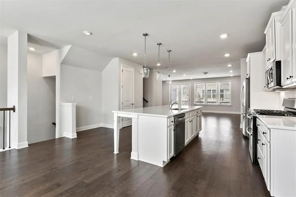 Doraville, Georgia 30360, United States, 4 Bedrooms Bedrooms, ,4 BathroomsBathrooms,Residential,Active,6998