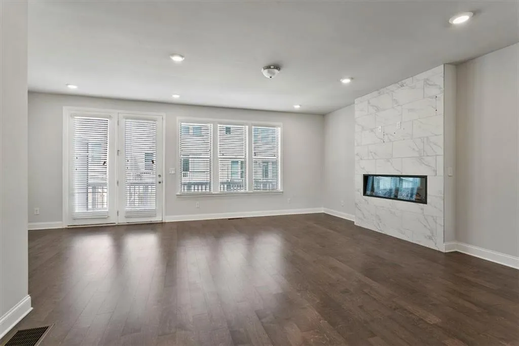 Doraville, Georgia 30360, United States, 4 Bedrooms Bedrooms, ,4 BathroomsBathrooms,Residential,Active,6998