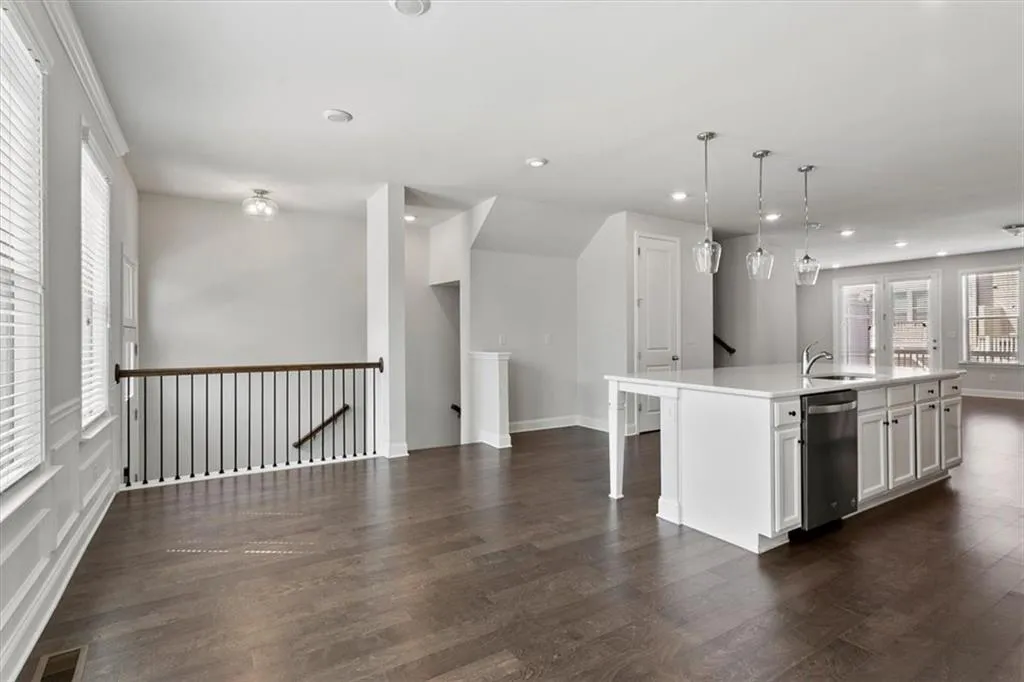 Doraville, Georgia 30360, United States, 4 Bedrooms Bedrooms, ,4 BathroomsBathrooms,Residential,Active,6998