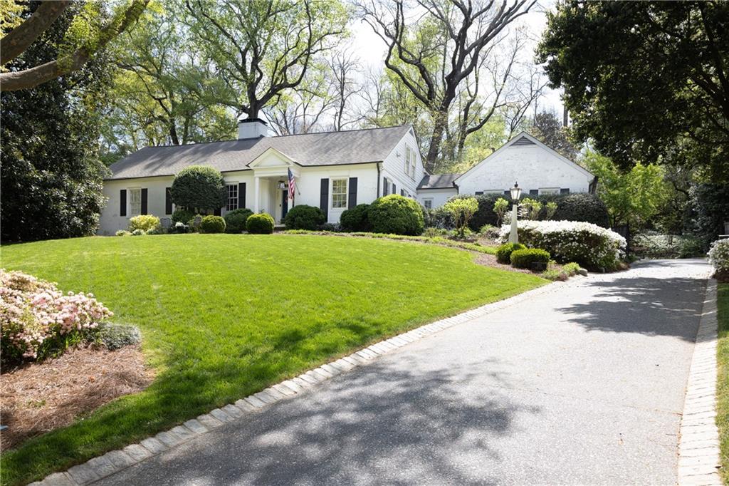 221 Robin Hood Road NE