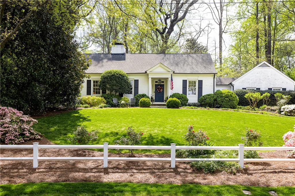 221 Robin Hood Road NE