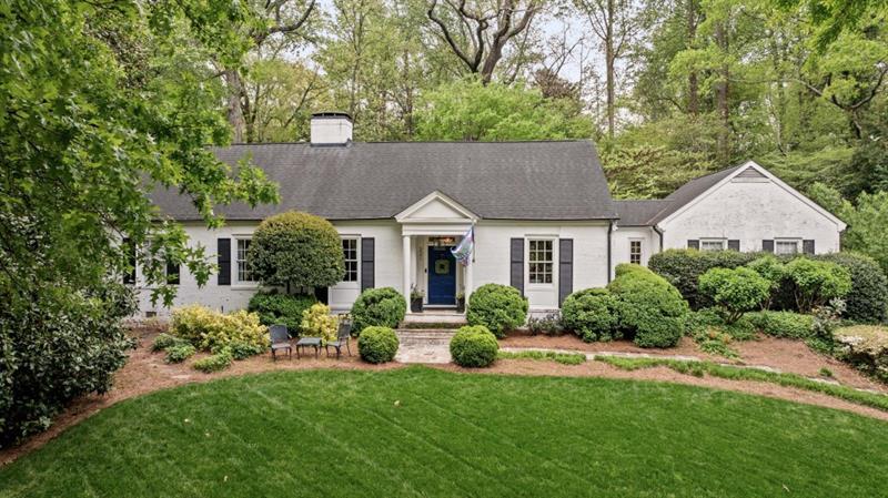 221 Robin Hood Road NE