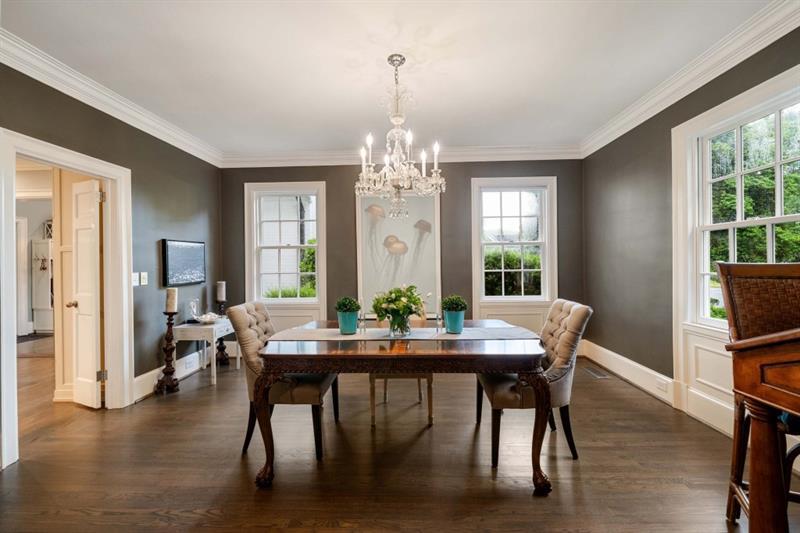 221 Robin Hood Road NE