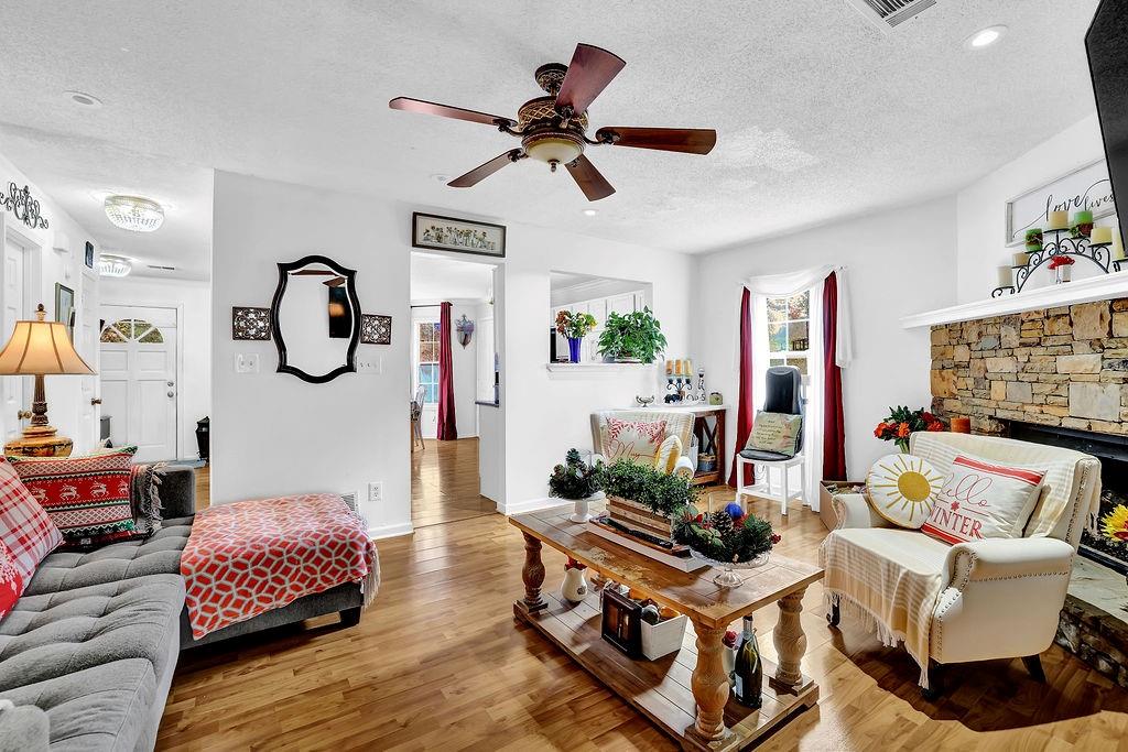 5073 Farm Valley Drive NE