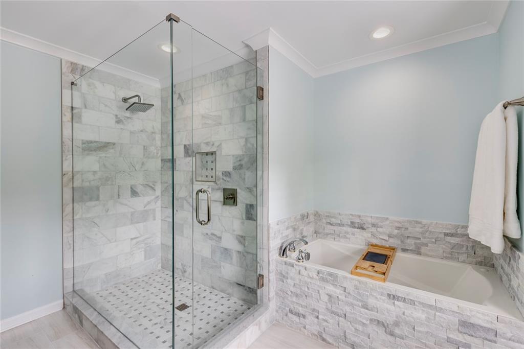 6805 Lisa Lane, Sandy Springs, Georgia image 22