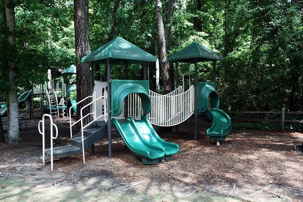 6805 Lisa Lane, Sandy Springs, Georgia image 40