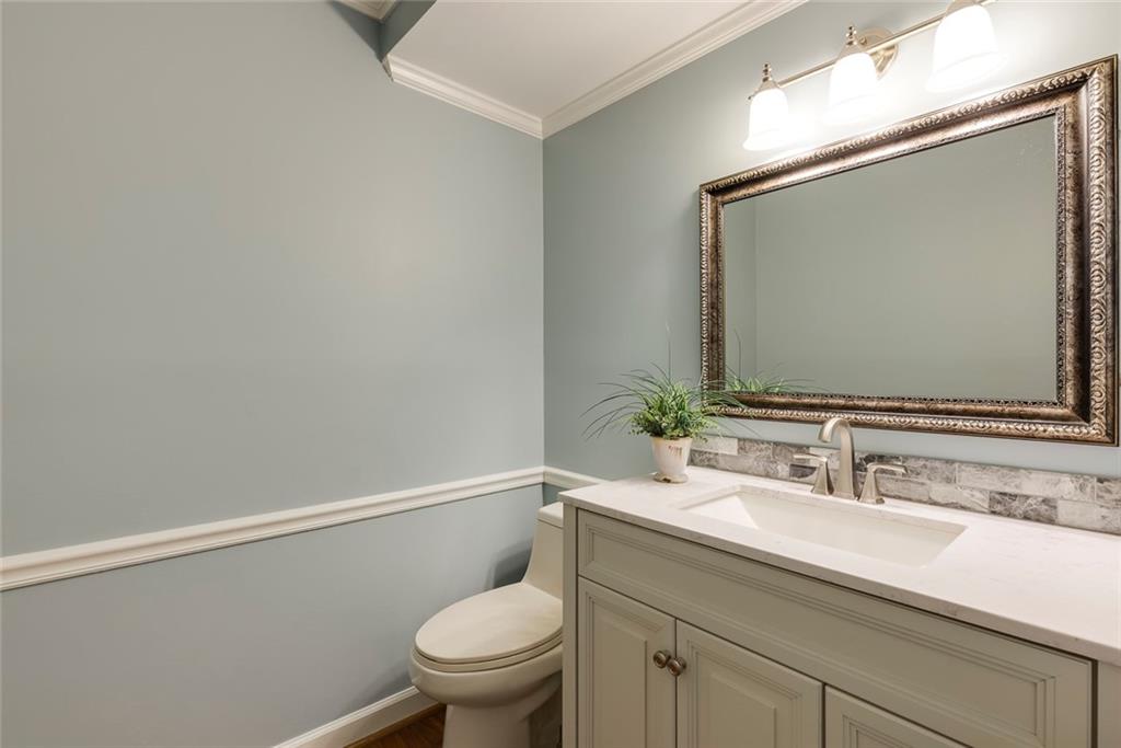 6805 Lisa Lane, Sandy Springs, Georgia image 17