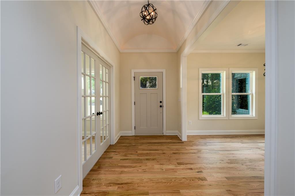 387 Hillside Drive SW