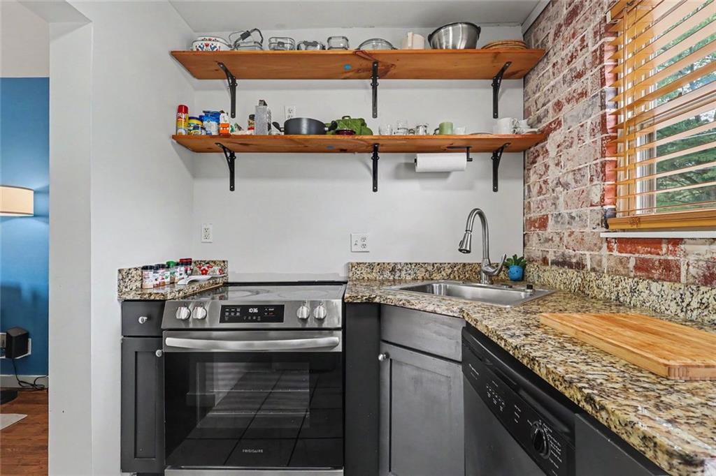 561 Formwalt Street SW 10