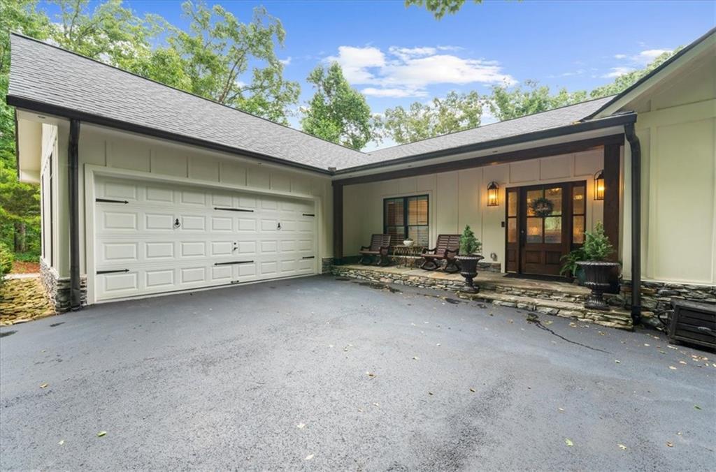 9040 Walnut Cove Court