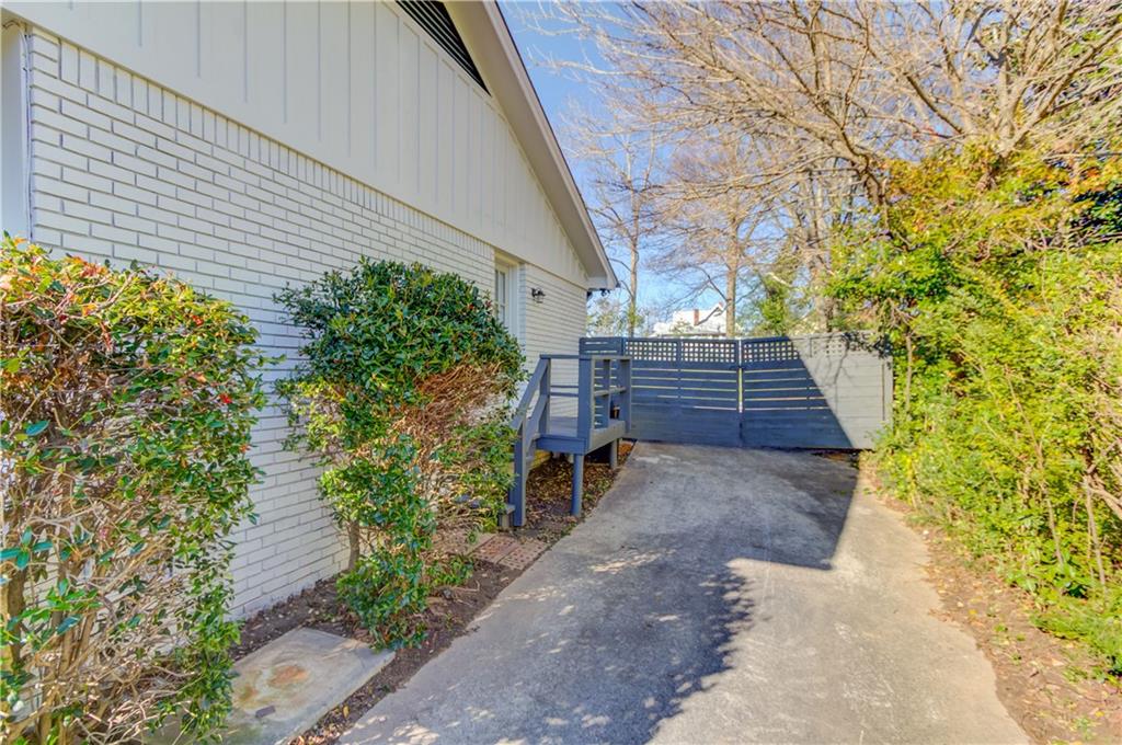 223 Fowler Circle NE