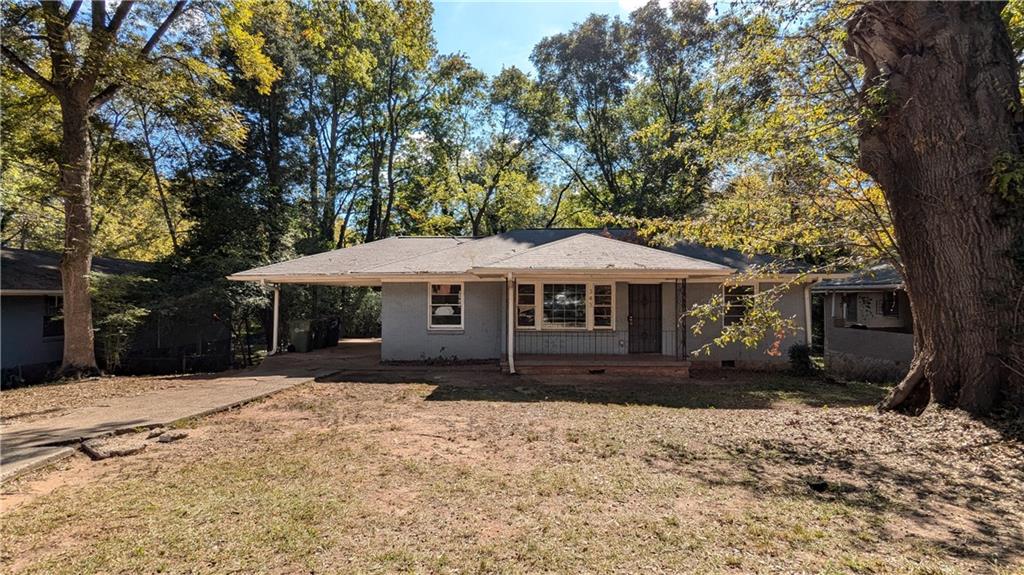 EXCELLENT OPPORTUNITY! This charming 4 side brick, 3 bedroom 1 bath ranch home is ready to be made into your dream home! Ample natural light throughout with a great private backyard with a huge crawl space great for storage! Agents: Please read private remarks/look at the offer guidelines in docs before calling, it should answer all questions you have.