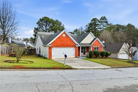 Homes For Sale - 6000 Hillvale Court<br/> Lithonia, GA 30058