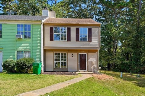 Townhouse For Sale - 5651 Wells Circle<br/> Stone Mountain, GA 30087