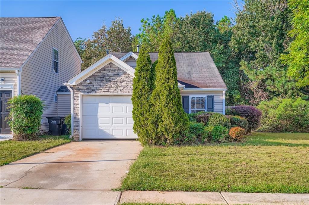 1025 Lakeside Circle