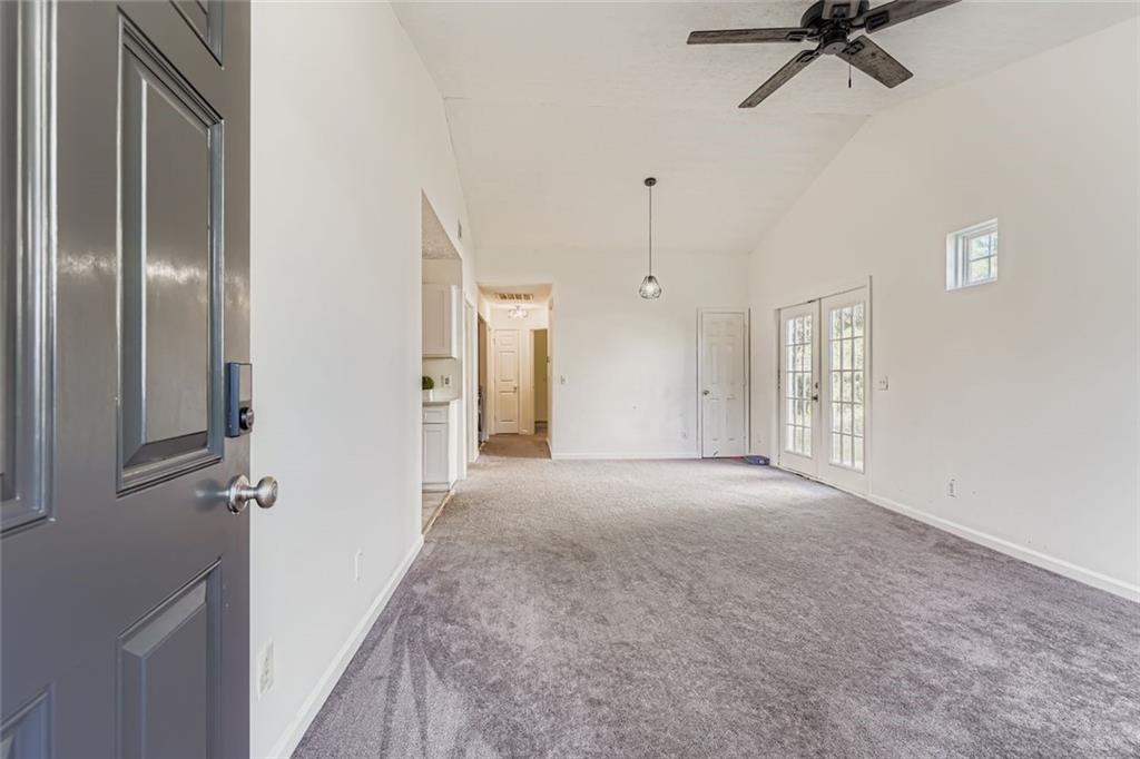 1025 Lakeside Circle