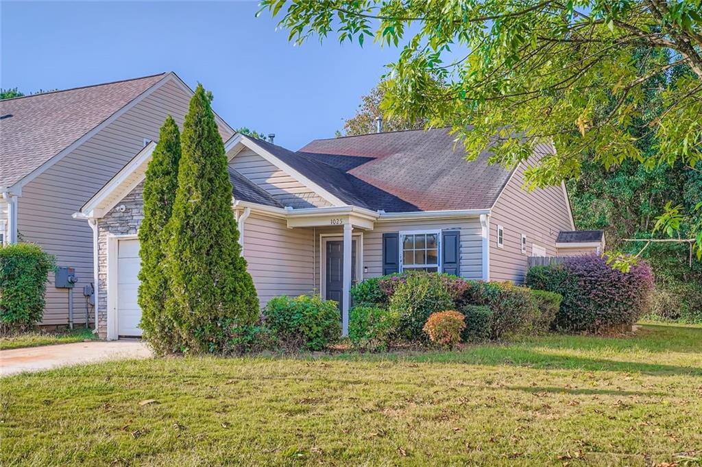 1025 Lakeside Circle