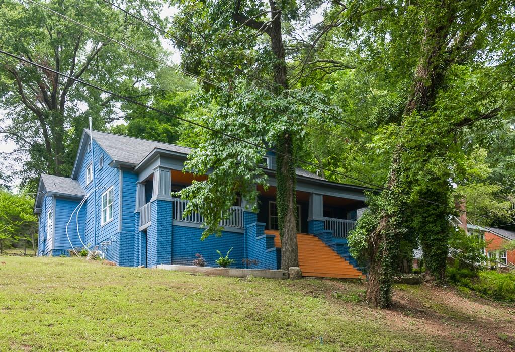 3 Roseway Circle NE