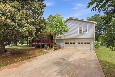 Homes For Sale - 1251 Eli Lane<br/> Lawrenceville, GA 30045