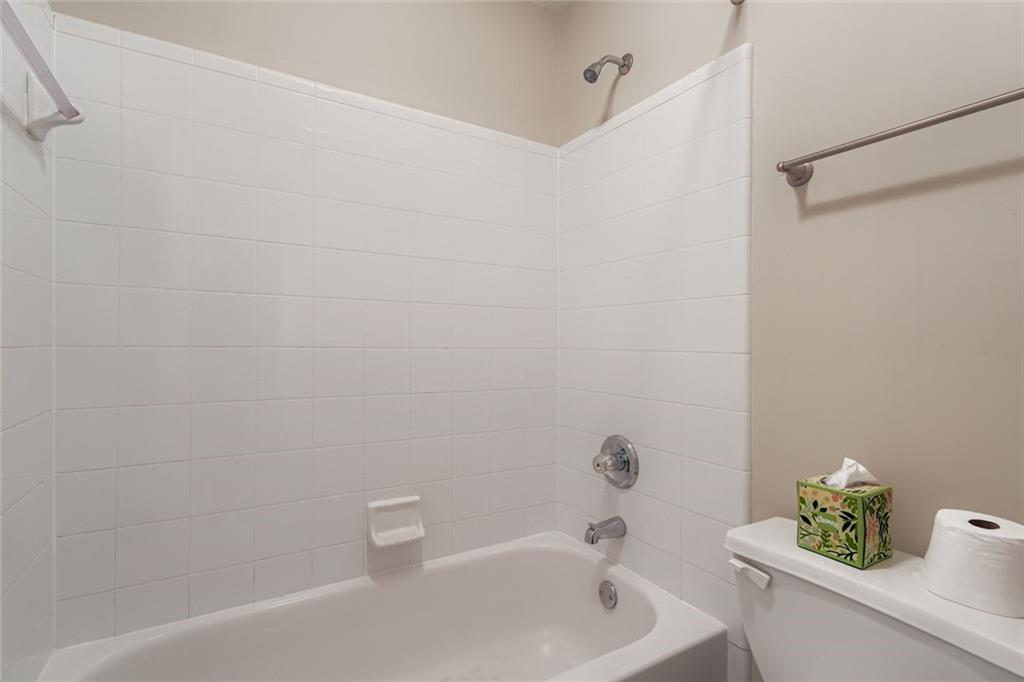 Abbots Pond - Residential Lease