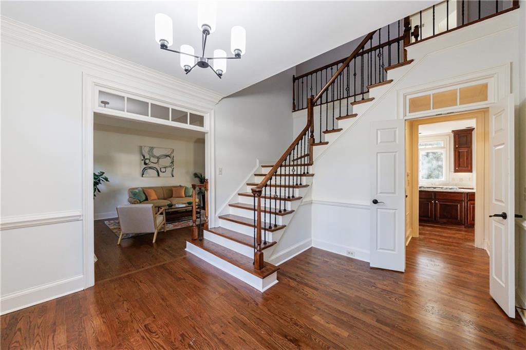 15 Vickwood Court NE