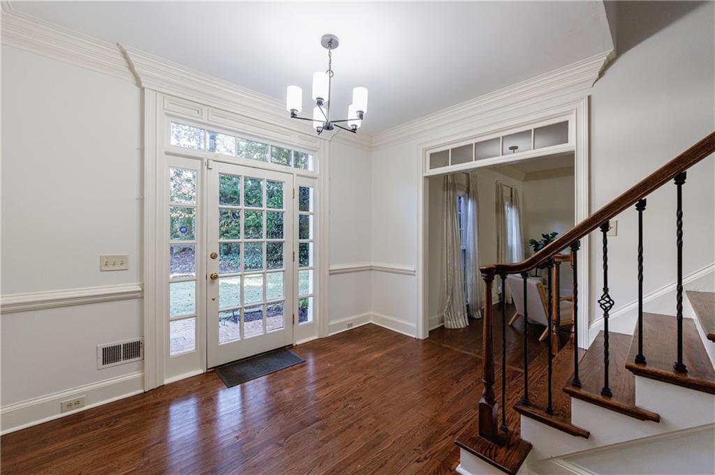 15 Vickwood Court NE