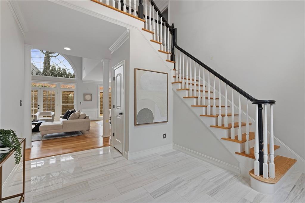 5800 De Claire Court