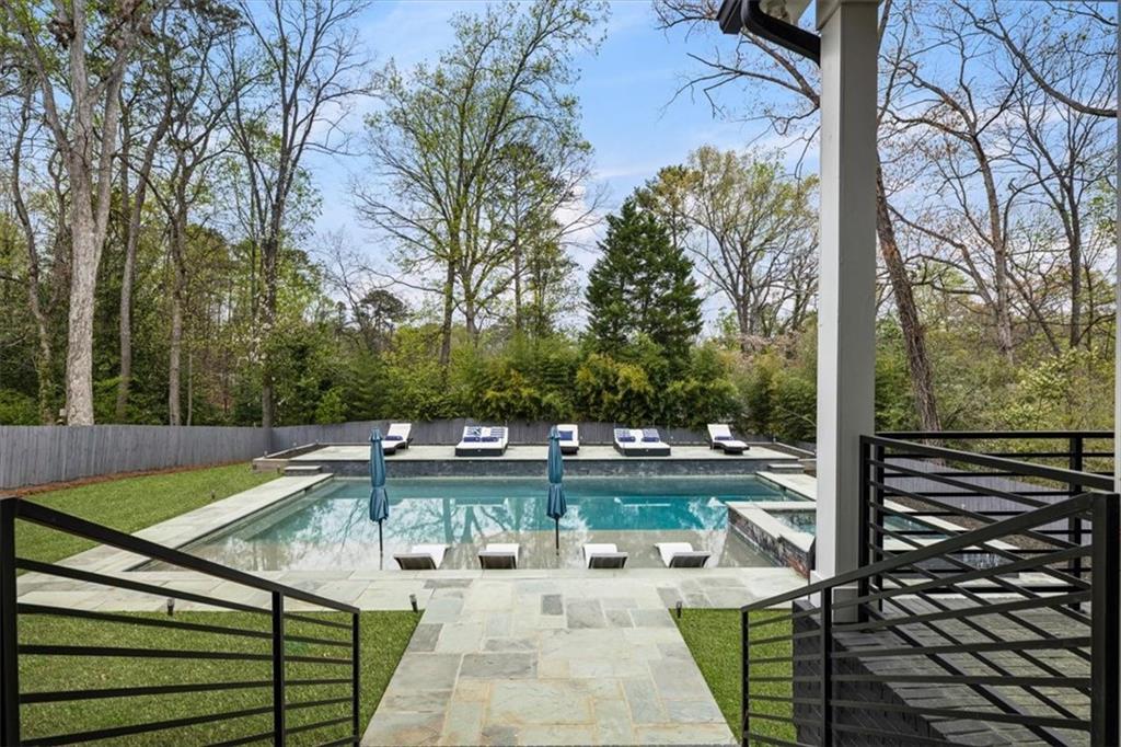 1546 Windsor Parkway NE