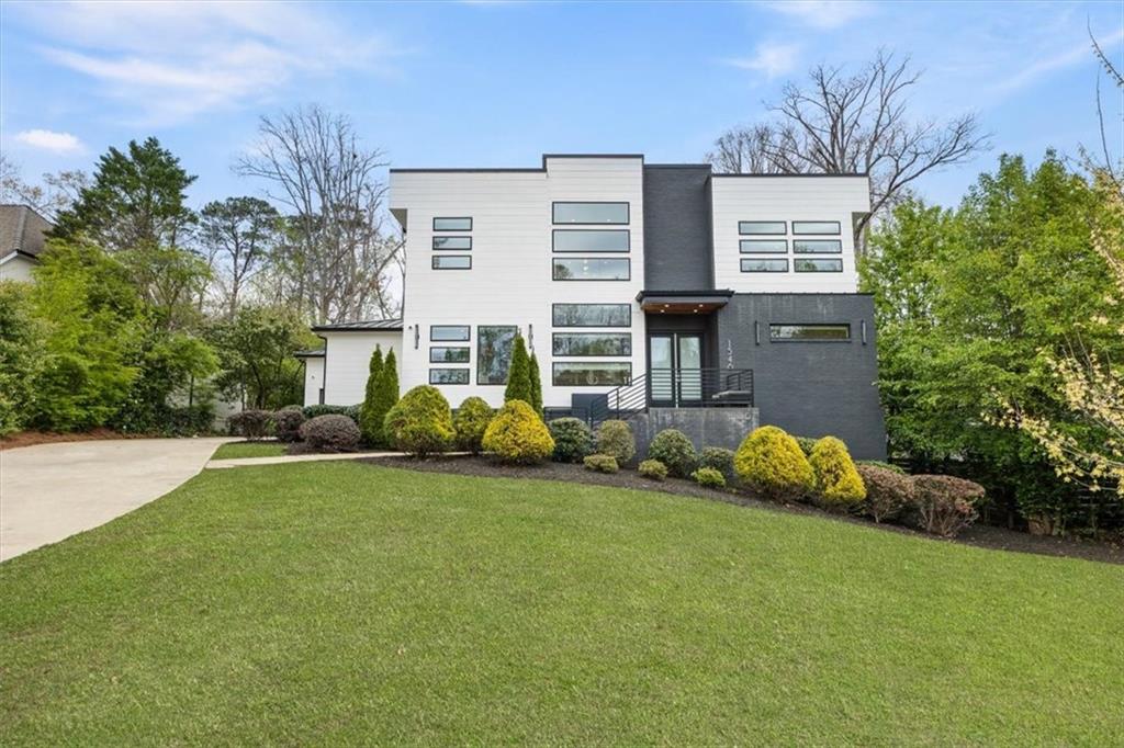 1546 Windsor Parkway NE