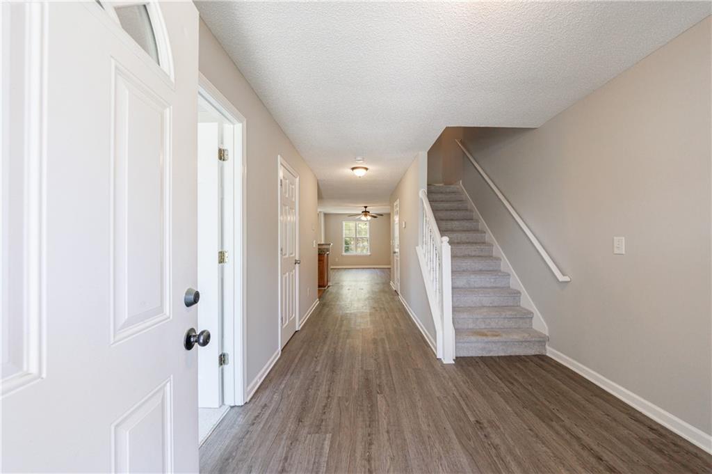 6340 Hickory Lane Circle, Union City, Georgia image 3