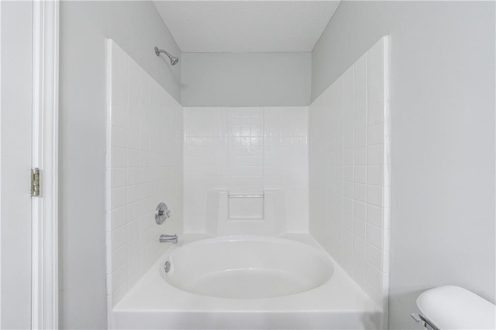 6340 Hickory Lane Circle, Union City, Georgia image 34