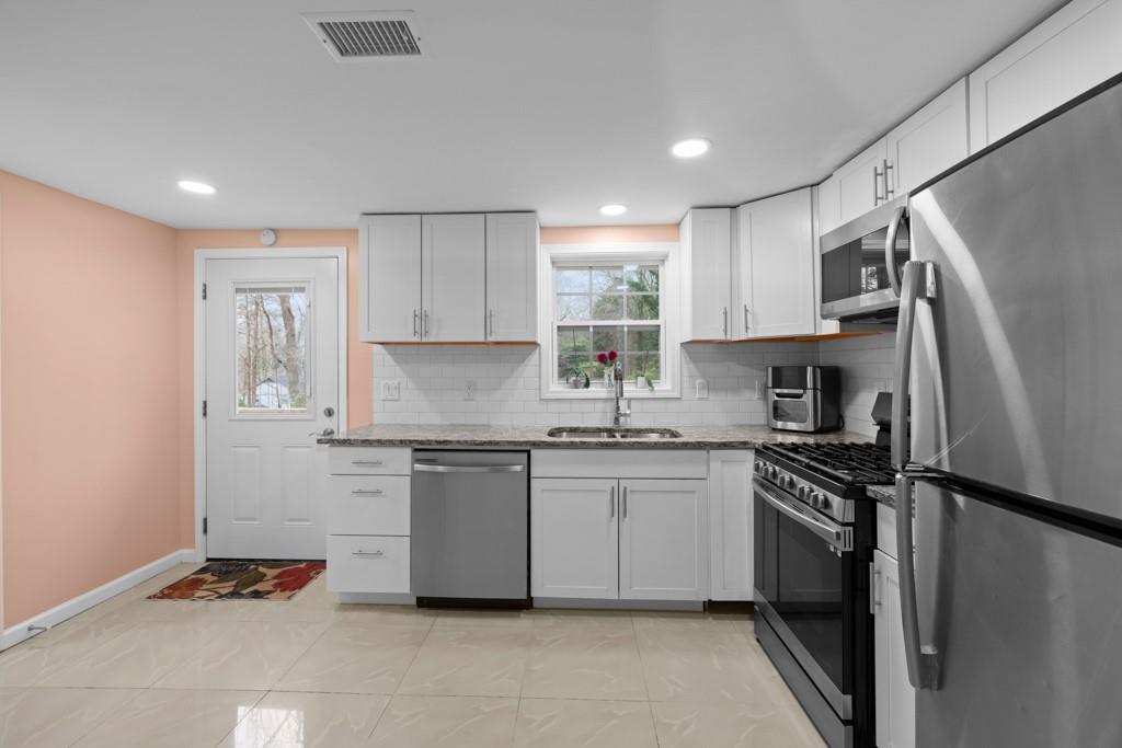 1417 Hickory Drive, Lilburn, Georgia image 39