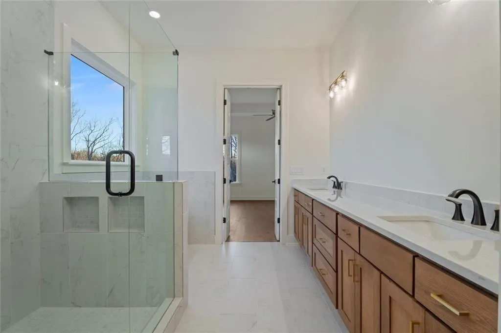 Gainesville, Georgia 30506, United States, 5 Bedrooms Bedrooms, ,5 BathroomsBathrooms,Residential,Active,222253