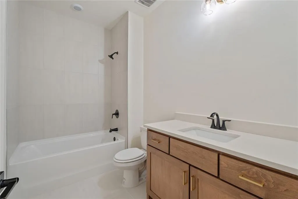 Gainesville, Georgia 30506, United States, 5 Bedrooms Bedrooms, ,5 BathroomsBathrooms,Residential,Active,222253