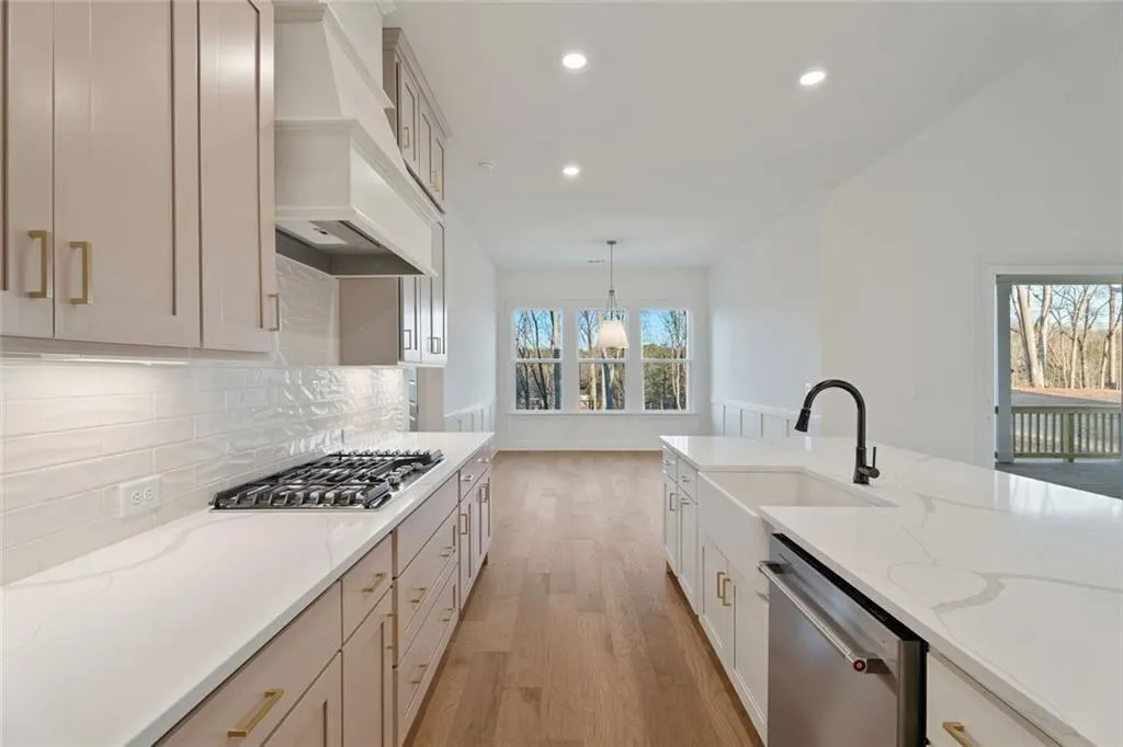 Gainesville, Georgia 30506, United States, 5 Bedrooms Bedrooms, ,5 BathroomsBathrooms,Residential,Active,222253