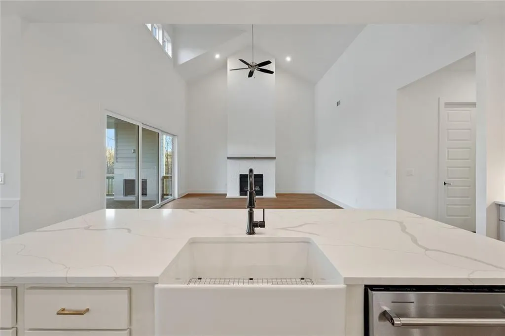 Gainesville, Georgia 30506, United States, 5 Bedrooms Bedrooms, ,5 BathroomsBathrooms,Residential,Active,222253