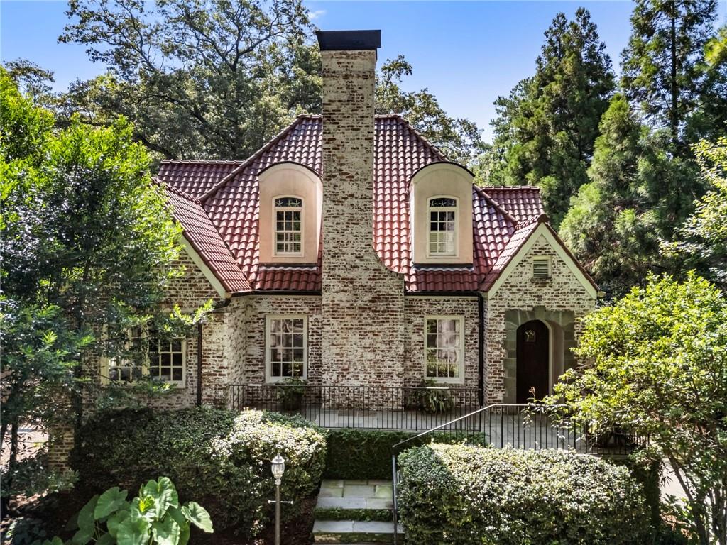 An absolute gem where the 'really good ones' rarely come to market, this charming European style cottage in Springlake checks all the boxes! Morris Brandon elementary, close to parks, shopping & restaurants. Primary suite on main that opens to beautiful patio, plus there's a secondary bedroom with full bath also on main. 9ft ceilings throughout. Two bedrooms on second level, large double vanity bathroom, computer room/study nook, large bonus room for kids to lounge and a fun kids playroom & hideout. The private French Provencal style courtyard is a charming escape with a yard that is bursting full of perennials; mixed hostas, ferns, hydrangeas, many varieties of lilies, vintage climbing fragrant roses. Spring bulbs will bloom all around you in both the front and back yards and 10ft tall cone hydrangeas, white snowball tree and mixed daffodils, creeping fig and clematis vine at front of home and all the irrigation is controlled by your app! Steps away from courtyard is the detached 2/1 updated CARRIAGE HOUSE perfect for a nanny, as an in-law suite, or rental income. Private, rear alley access has parking for four cars.