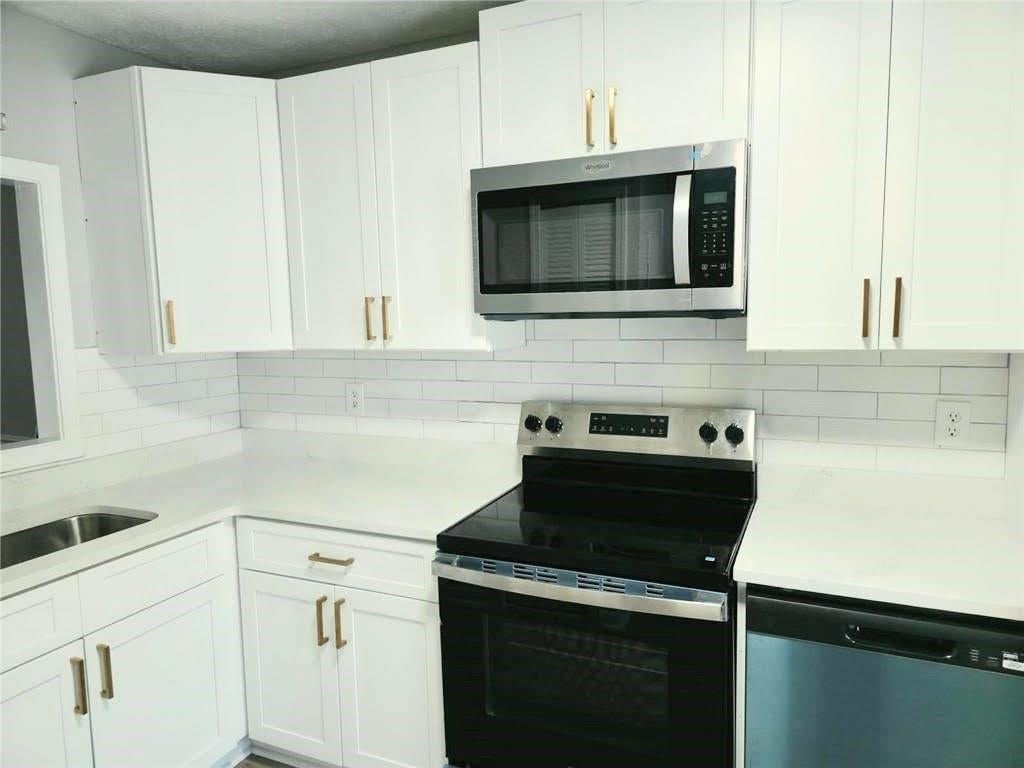 1221 Oak Forest Court SW