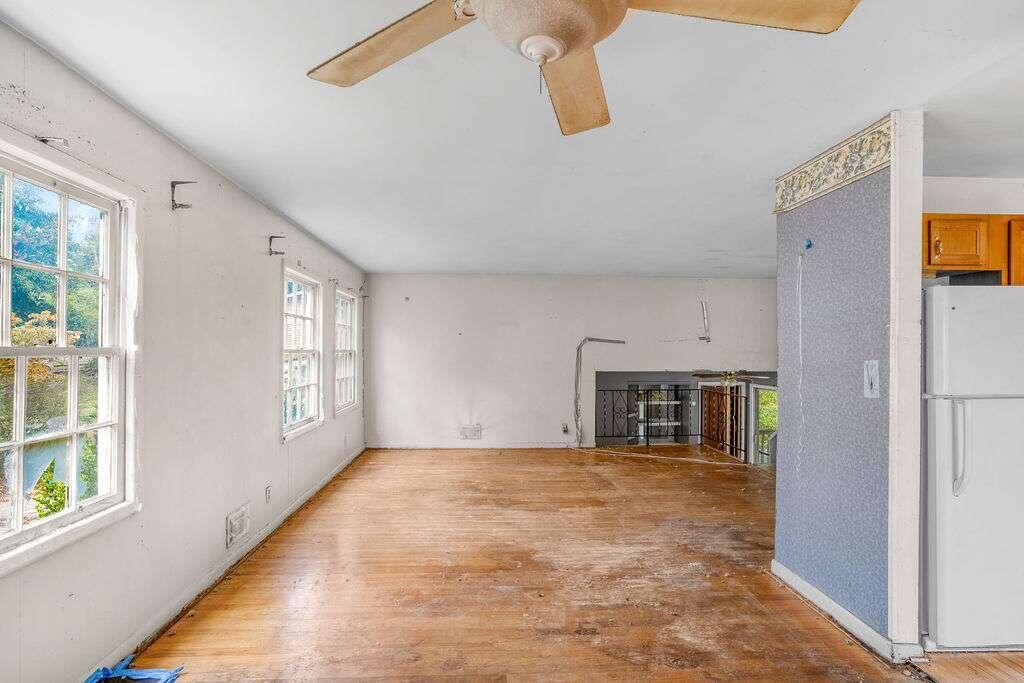 3664 Broadview Court