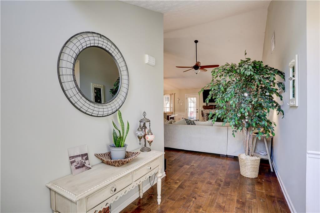 107 Jacob Drive, Hoschton, Georgia image 3