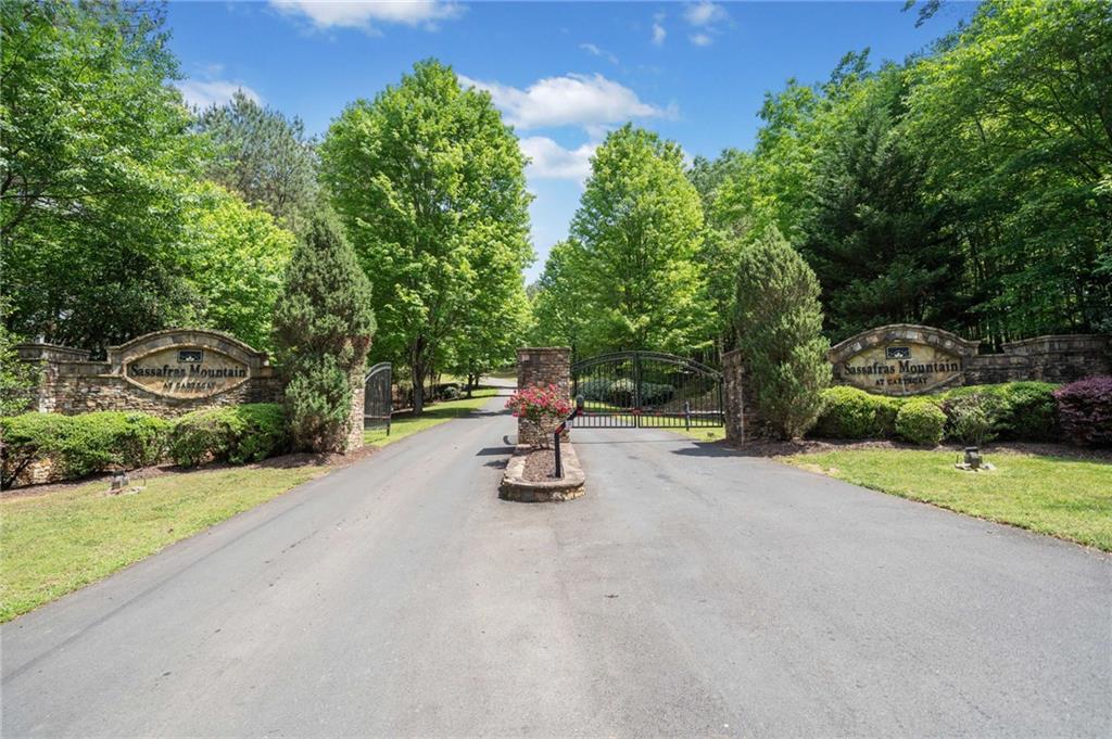 100 Fox Paw Leaf Court