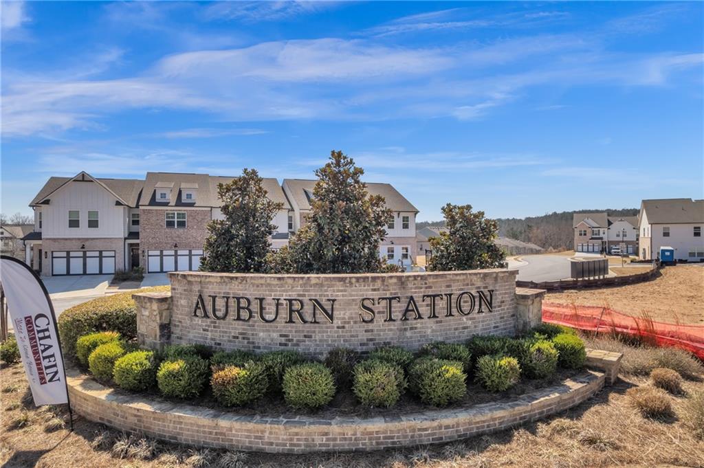 106 Creekside Bluff Way