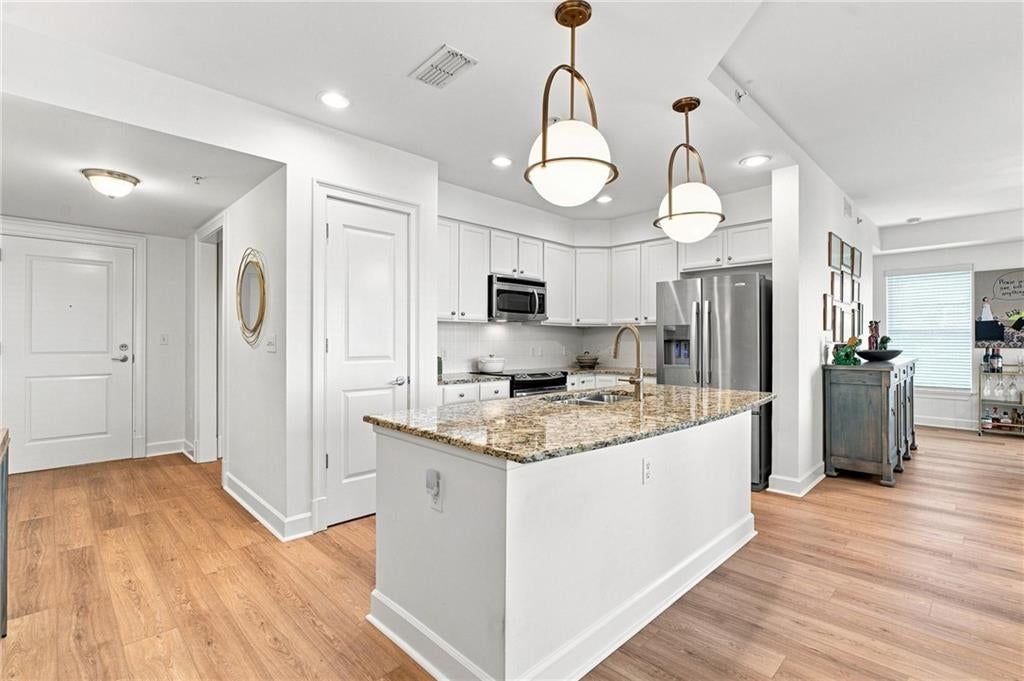 200 River Vista Drive 424