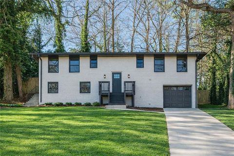 Homes For Sale - 422 Susan Creek Drive<br/> Stone Mountain, GA 30083