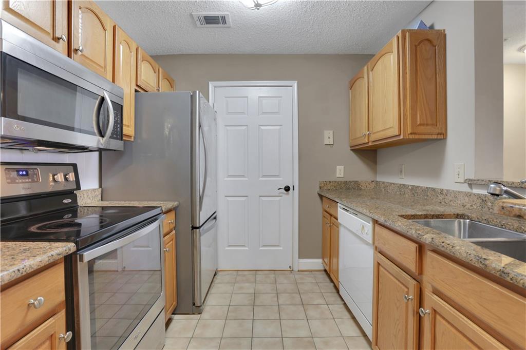 1074 Peachtree Walk NE B414