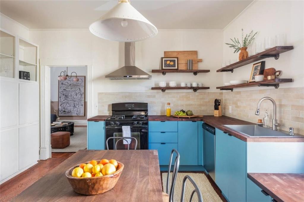 235 Elizabeth Street NE